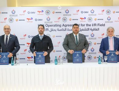 ليبيا-توقع-صفقة-لتشغيل-حقل-نفط-احتياطياته-تقترب-من-مليار-برميل